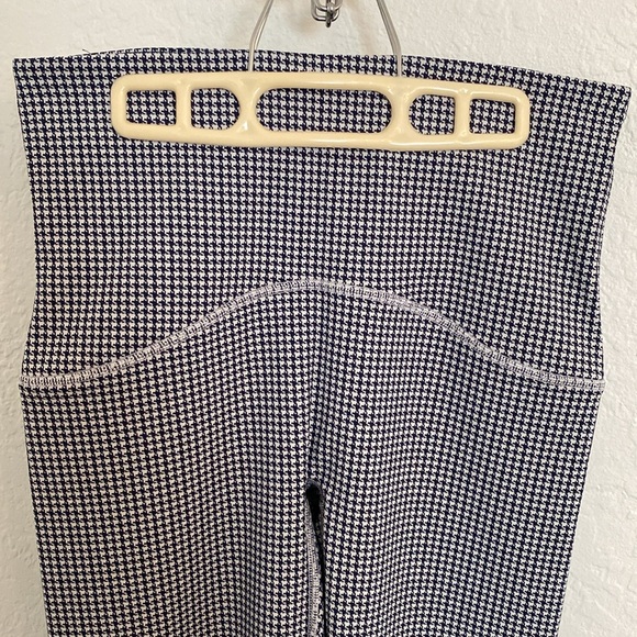 Spanx Houndstooth Booty Boost Leggings - Picture 3 of 9